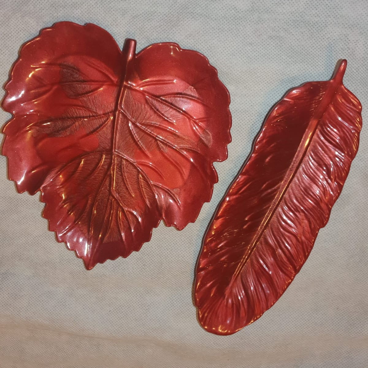 Leaf-and-feather-silicone-mould-wine-red-1to1-epoxy-resin-6.jpeg